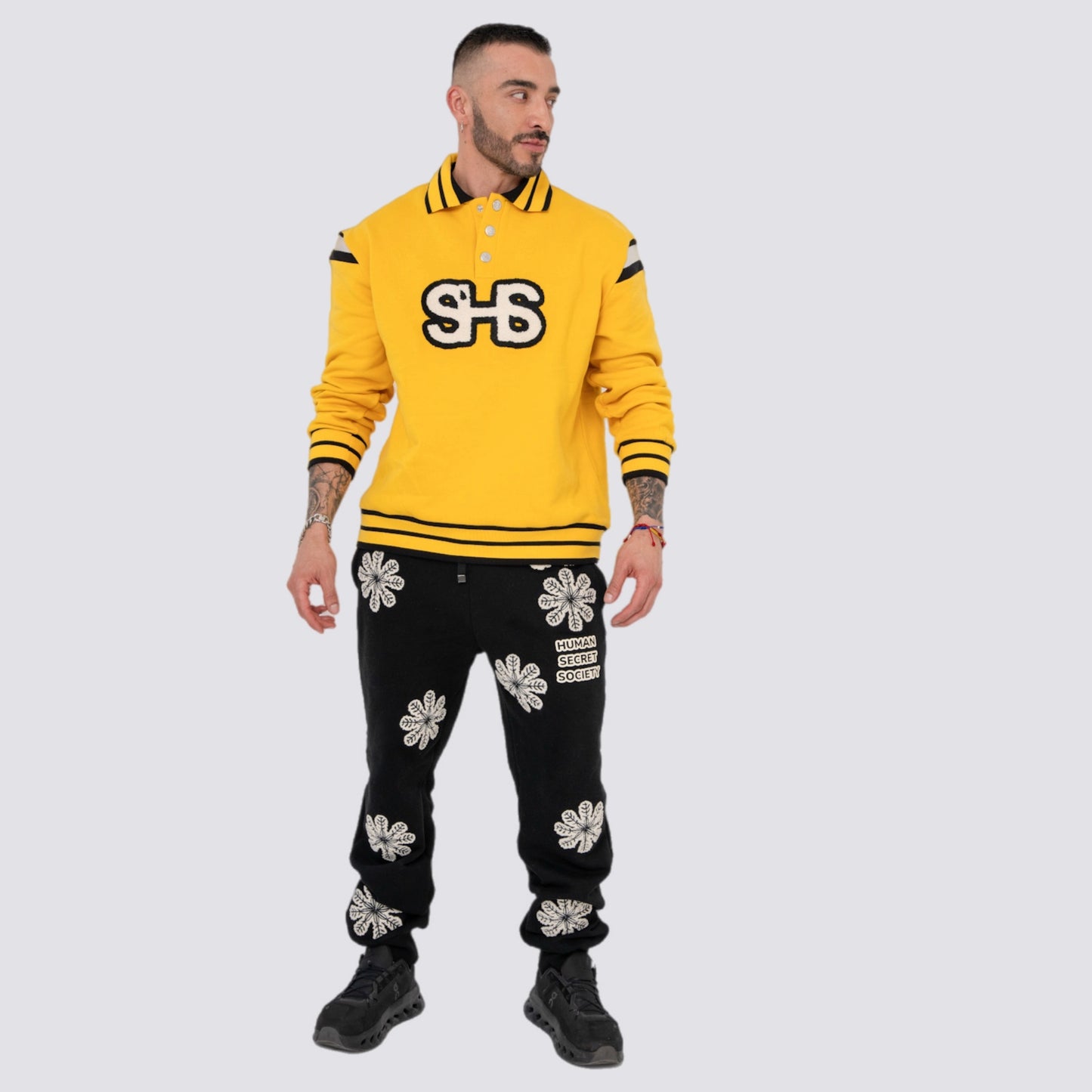 CHENILLE PATCHES LOOSE FIT SWEAT PANTS.